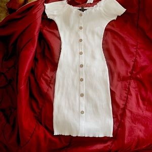 Nice shaped comfortable short dress.